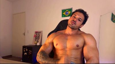 Lucasfit24 live cam on Cam4