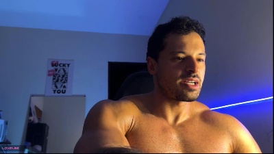 Lucasfit24 live cam on Cam4