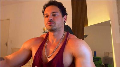 Lucasfit24 live cam on Cam4