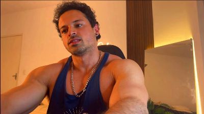 Lucasfit24 live cam on Cam4