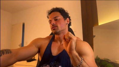 Lucasfit24 live cam on Cam4