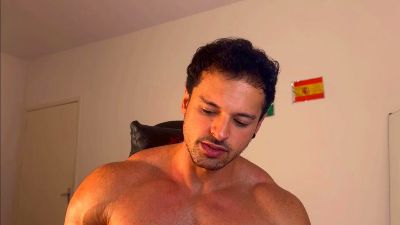 Lucasfit24 live cam on Cam4