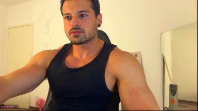Lucasfit24 live cam on Cam4