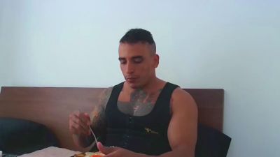 Lucasflexthis_1 live cam on Cam4