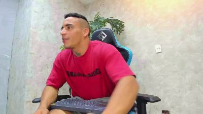Lucasflexthis_1 live cam on Cam4