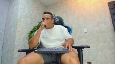 Lucasflexthis_1 live cam on Cam4