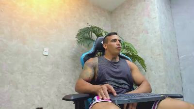 Lucasflexthis_1 live cam on Cam4