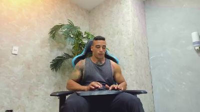 Lucasflexthis_1 live cam on Cam4