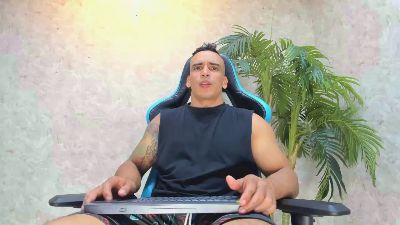 Lucasflexthis_1 live cam on Cam4
