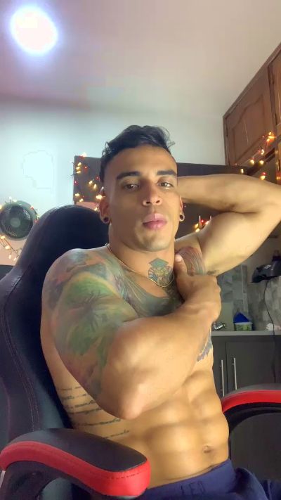 horny chatroom Lucasflexthis 1