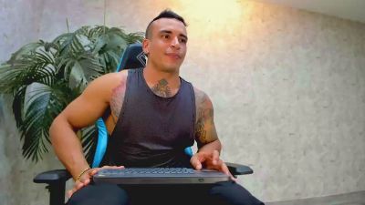 Lucasflexthis_1 live cam on Cam4