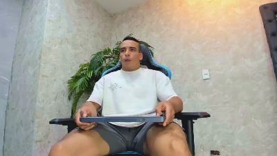 Lucasflexthis_1 live cam on Cam4