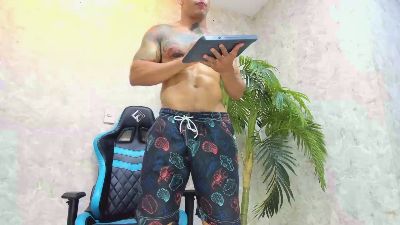 Lucasflexthis_1 live cam on Cam4
