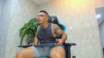 Lucasflexthis_1 live cam on Cam4