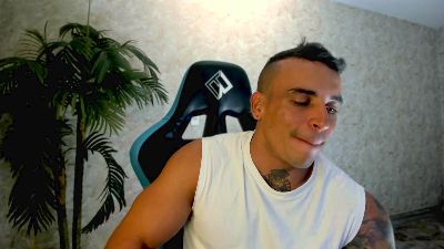 Lucasflexthis_1 live cam on Cam4