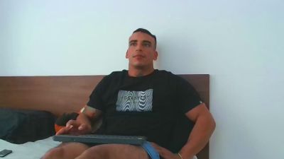 Lucasflexthis_1 live cam on Cam4