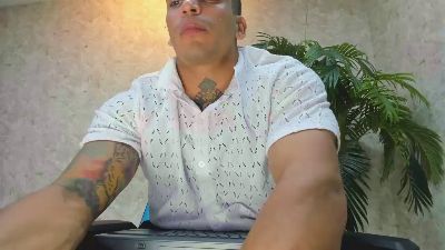 Lucasflexthis_1 live cam on Cam4