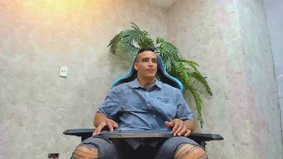 Lucasflexthis_1 live cam on Cam4