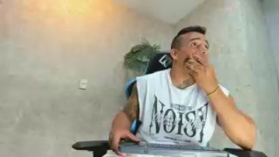 Lucasflexthis_1 live cam on Cam4