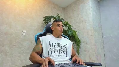 Lucasflexthis_1 live cam on Cam4