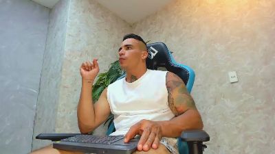 Lucasflexthis_1 live cam on Cam4