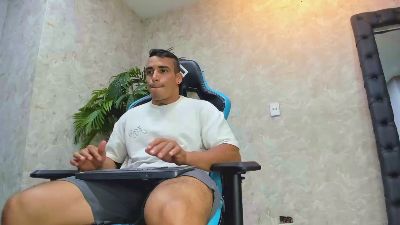 Lucasflexthis_1 live cam on Cam4