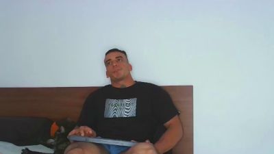 Lucasflexthis_1 live cam on Cam4