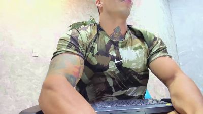 Lucasflexthis_1 live cam on Cam4
