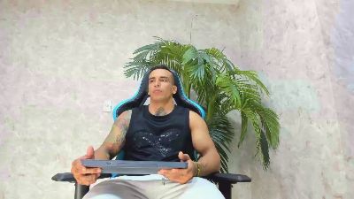 Lucasflexthis_1 live cam on Cam4
