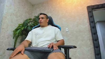 Lucasflexthis_1 live cam on Cam4