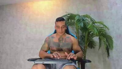 Lucasflexthis_1 live cam on Cam4