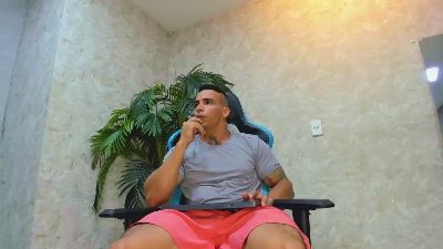 Lucasflexthis_1 live cam on Cam4