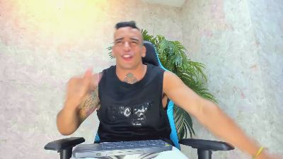Lucasflexthis_1 live cam on Cam4