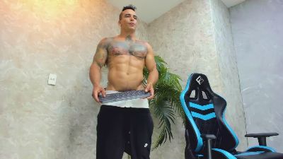 Lucasflexthis_1 live cam on Cam4