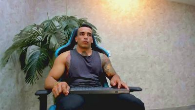 Lucasflexthis_1 live cam on Cam4