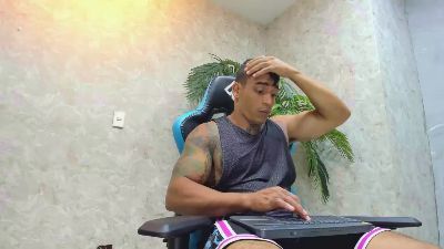Lucasflexthis_1 live cam on Cam4