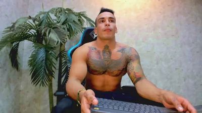 Lucasflexthis_1 live cam on Cam4
