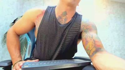 Lucasflexthis_1 live cam on Cam4