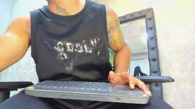 Lucasflexthis_1 live cam on Cam4