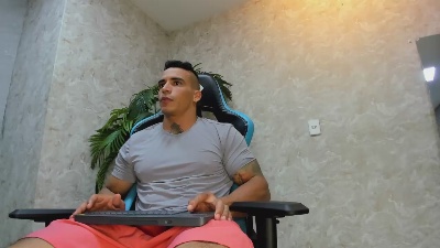 Lucasflexthis_1 live cam on Cam4