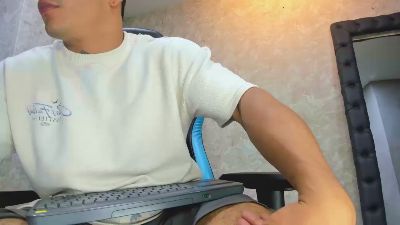 Lucasflexthis_1 live cam on Cam4