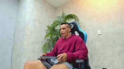 Lucasflexthis_1 live cam on Cam4