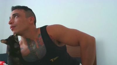 Lucasflexthis_1 live cam on Cam4