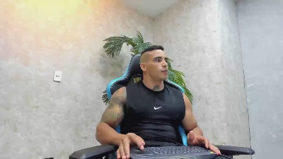 Lucasflexthis_1 live cam on Cam4