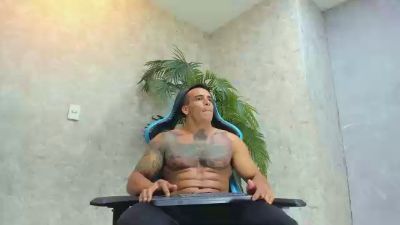 Lucasflexthis_1 live cam on Cam4
