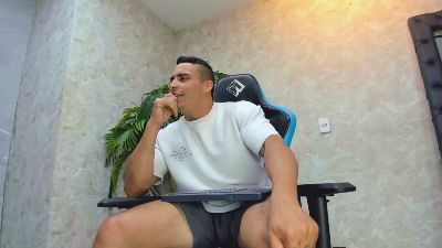 Lucasflexthis_1 live cam on Cam4