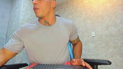 Lucasflexthis_1 live cam on Cam4