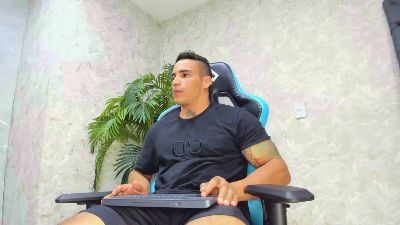 Lucasflexthis_1 live cam on Cam4