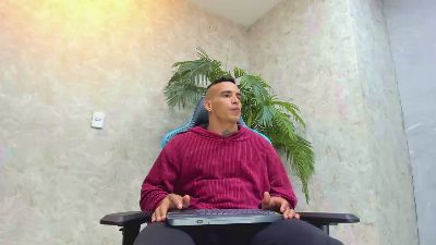 Lucasflexthis_1 live cam on Cam4