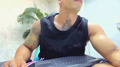 Lucasflexthis_1 live cam on Cam4